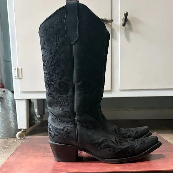 Circle G Black Embroidered Heeled Boots - Picture 2 of 6